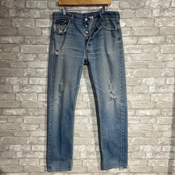 36x36 Vintage 90s Y2K Levi's 501 Button Fly Light Wash Dad Jeans *Flawed* - Picture 1 of 16